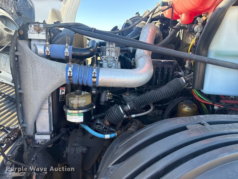 image for item EG2062 2002 Freightliner Century Class semi truck