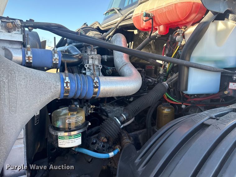 image for item EG2062 2002 Freightliner Century Class semi truck