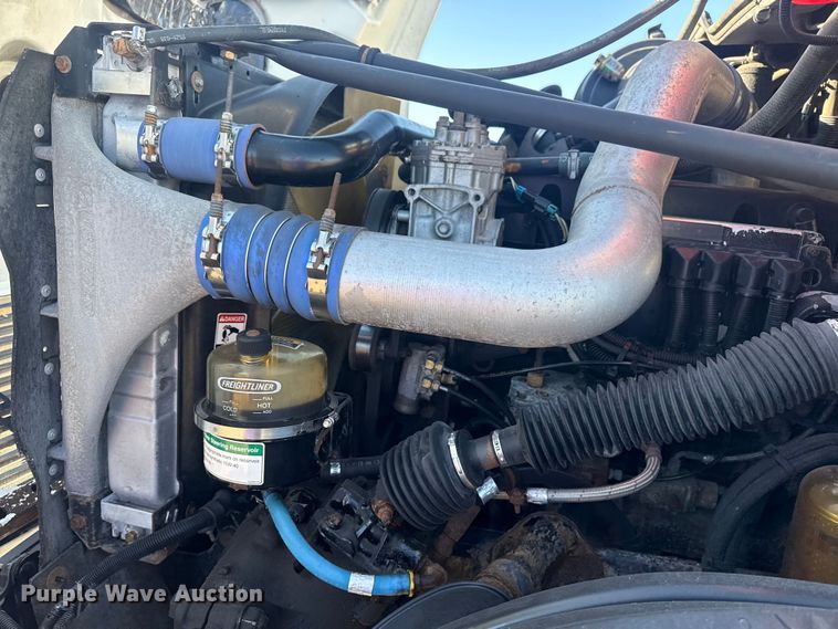 image for item EG2062 2002 Freightliner Century Class semi truck