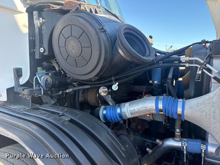 image for item EG2062 2002 Freightliner Century Class semi truck