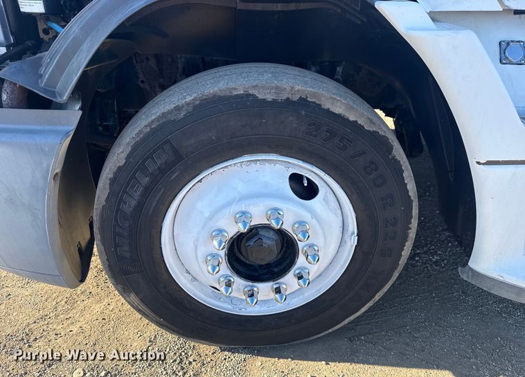 image for item EG2062 2002 Freightliner Century Class semi truck