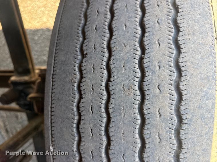 image for item EG2062 2002 Freightliner Century Class semi truck