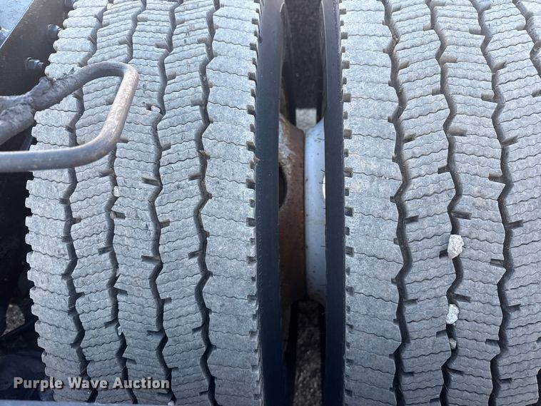 image for item EG2062 2002 Freightliner Century Class semi truck