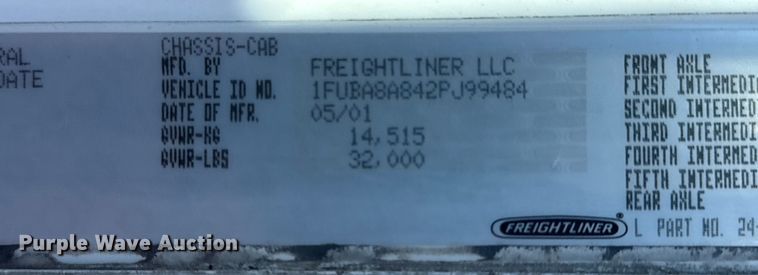 image for item EG2062 2002 Freightliner Century Class semi truck