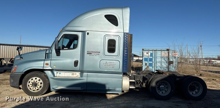 image for item EN0477 2013 Freightliner Cascadia semi truck