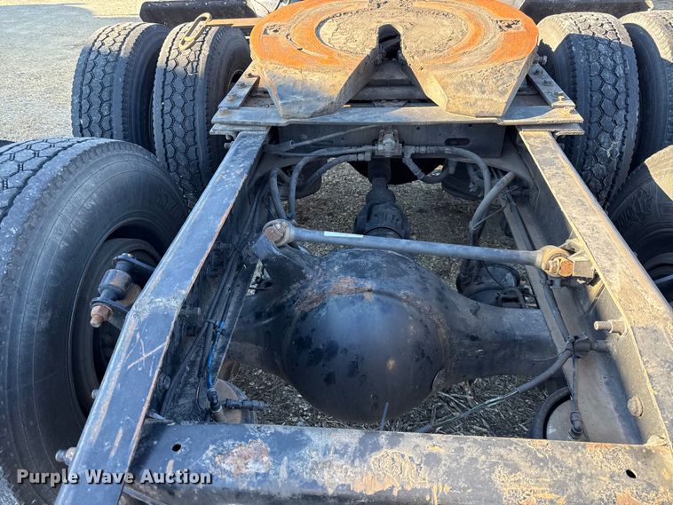 image for item EN0477 2013 Freightliner Cascadia semi truck