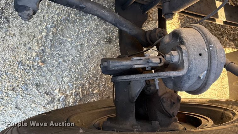 image for item EN0477 2013 Freightliner Cascadia semi truck