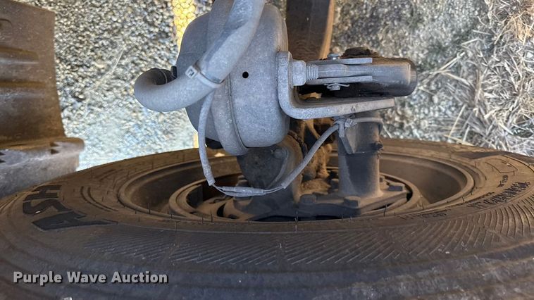 image for item EN0477 2013 Freightliner Cascadia semi truck