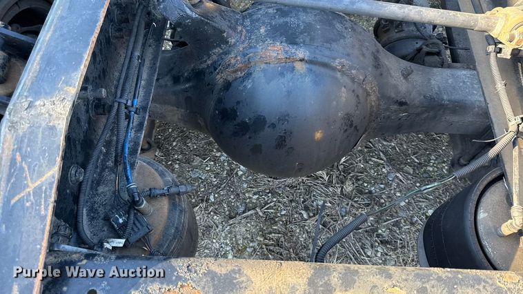 image for item EN0477 2013 Freightliner Cascadia semi truck