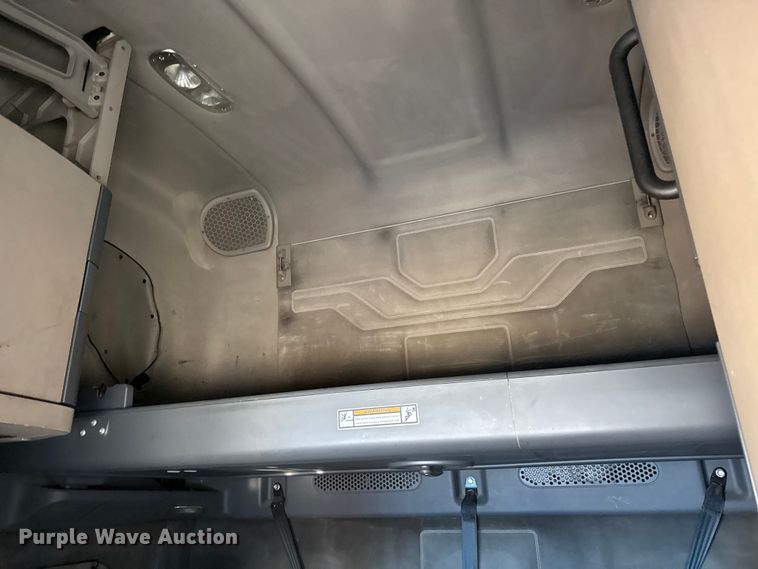 image for item EN0477 2013 Freightliner Cascadia semi truck