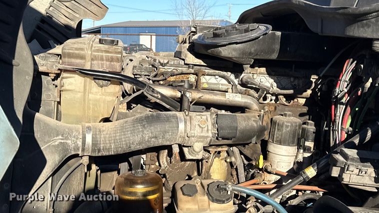 image for item EN0477 2013 Freightliner Cascadia semi truck