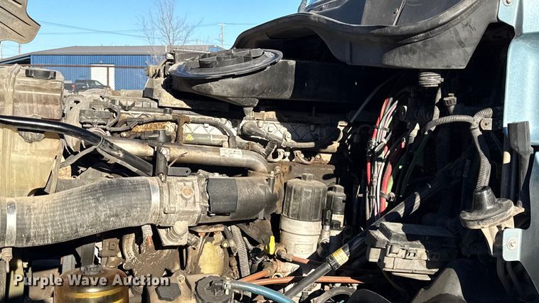 image for item EN0477 2013 Freightliner Cascadia semi truck