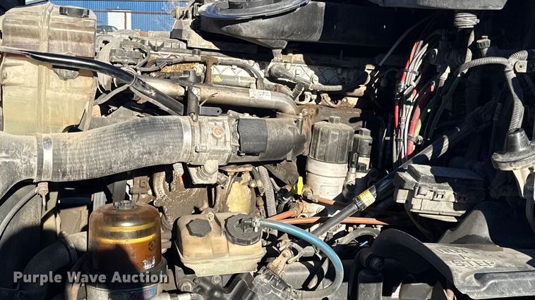 image for item EN0477 2013 Freightliner Cascadia semi truck