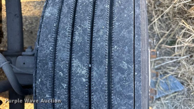 image for item EN0477 2013 Freightliner Cascadia semi truck