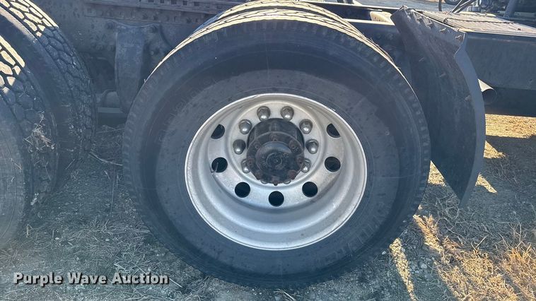 image for item EN0477 2013 Freightliner Cascadia semi truck