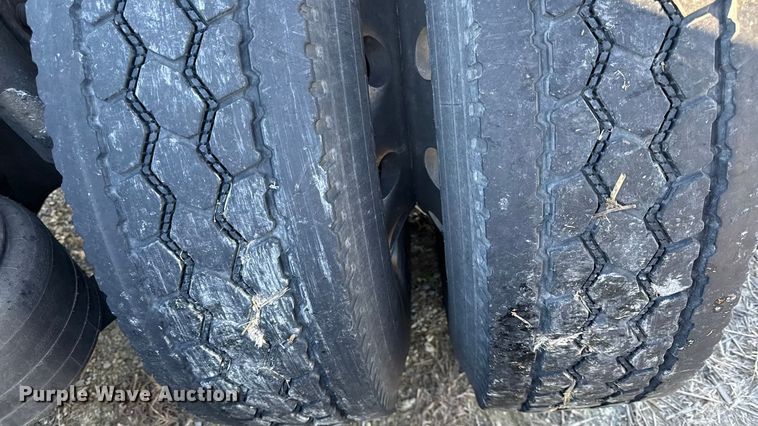 image for item EN0477 2013 Freightliner Cascadia semi truck