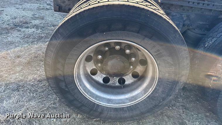 image for item EN0477 2013 Freightliner Cascadia semi truck