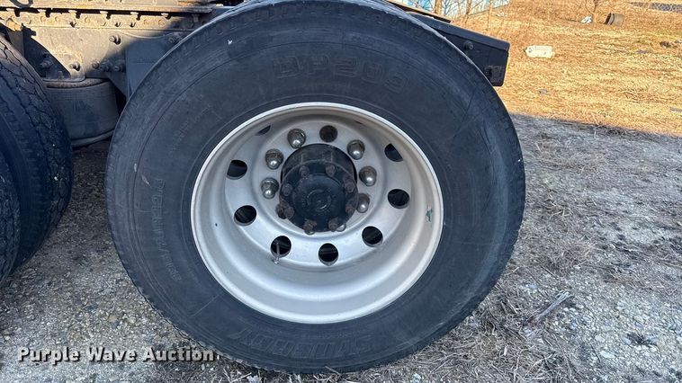 image for item EN0477 2013 Freightliner Cascadia semi truck