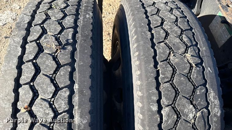 image for item EN0477 2013 Freightliner Cascadia semi truck