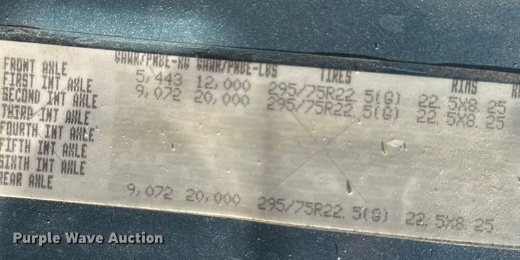 image for item EN0477 2013 Freightliner Cascadia semi truck