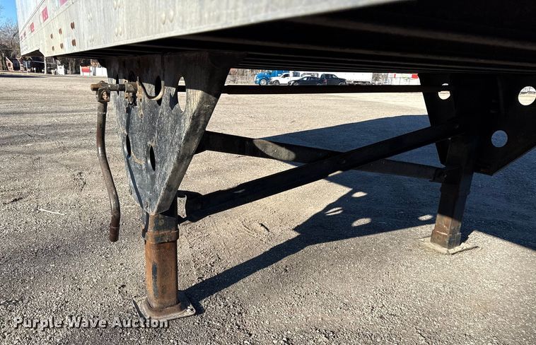 image for item EN0480 2013 Utility Trailer VS2DX dry van trailer