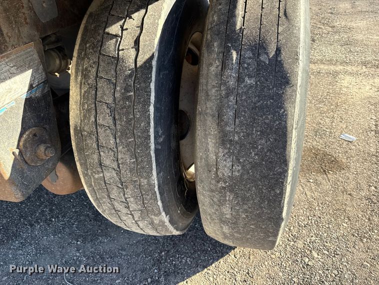 image for item EN0480 2013 Utility Trailer VS2DX dry van trailer