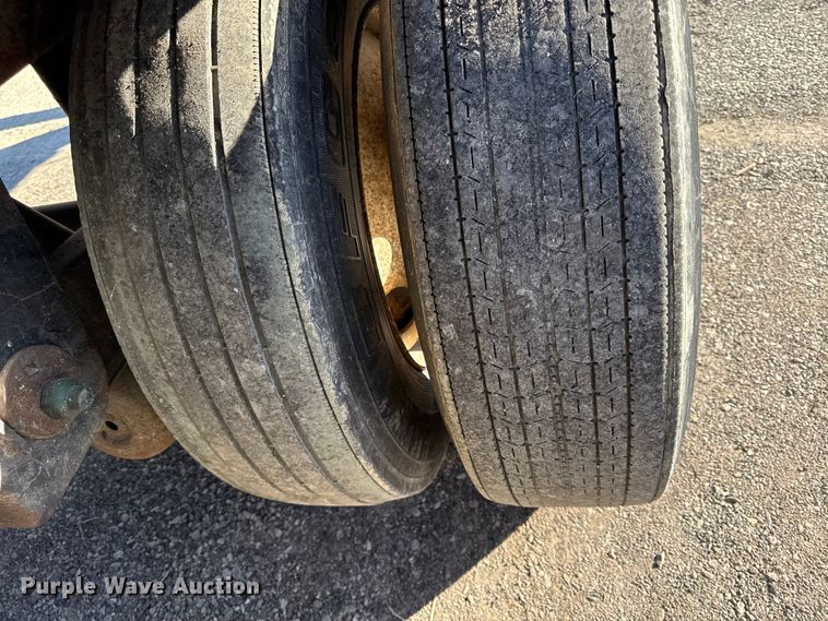 image for item EN0480 2013 Utility Trailer VS2DX dry van trailer