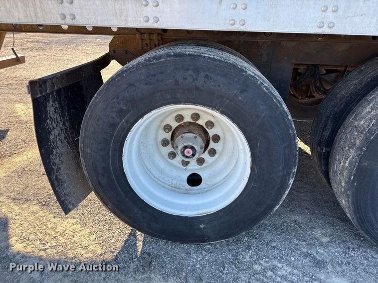 image for item EN0480 2013 Utility Trailer VS2DX dry van trailer