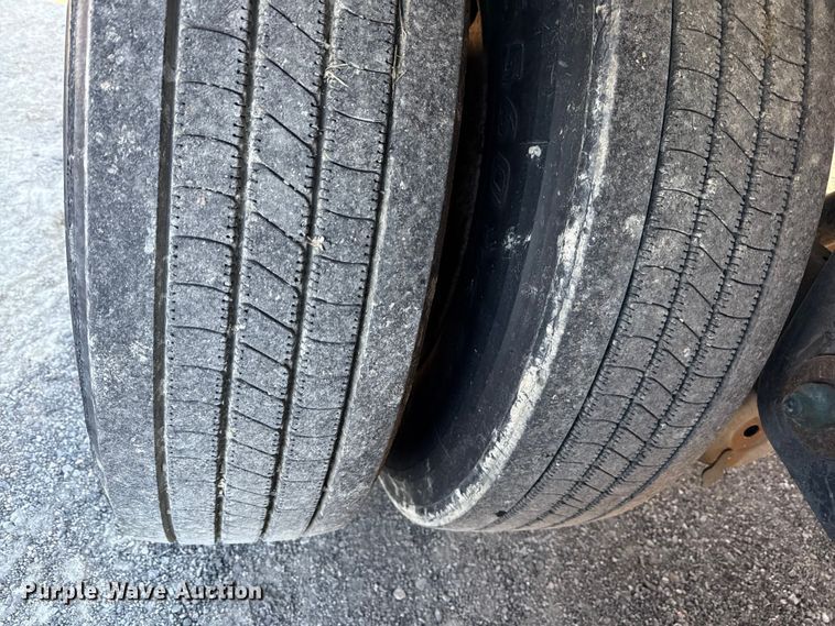 image for item EN0480 2013 Utility Trailer VS2DX dry van trailer