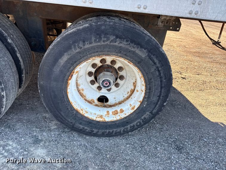 image for item EN0480 2013 Utility Trailer VS2DX dry van trailer