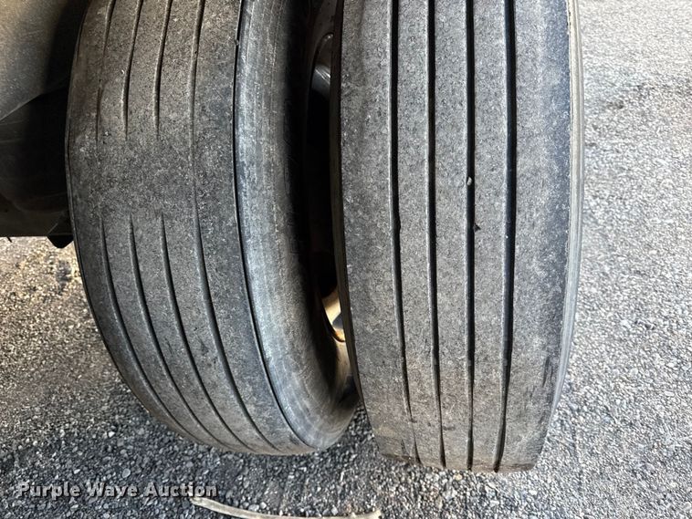 image for item EN0481 2013 Utility Trailer VS2DX dry van trailer