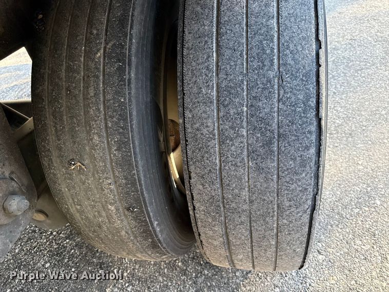 image for item EN0481 2013 Utility Trailer VS2DX dry van trailer