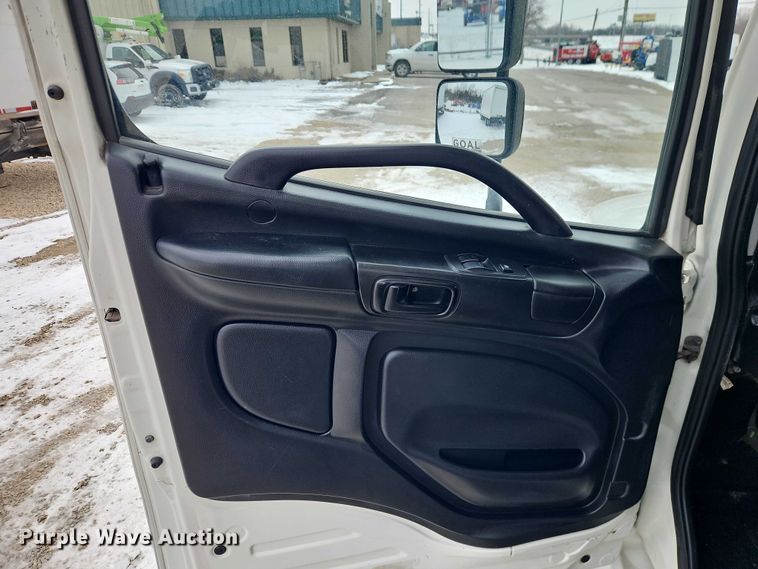 image for item EO4925 2011 Hino 268 box truck