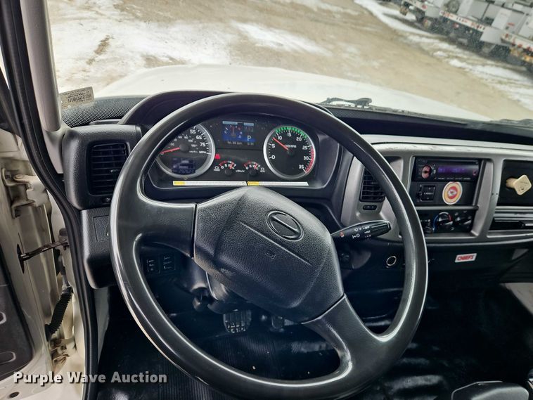 image for item EO4925 2011 Hino 268 box truck