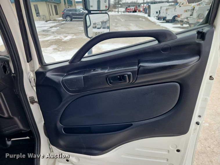 image for item EO4925 2011 Hino 268 box truck