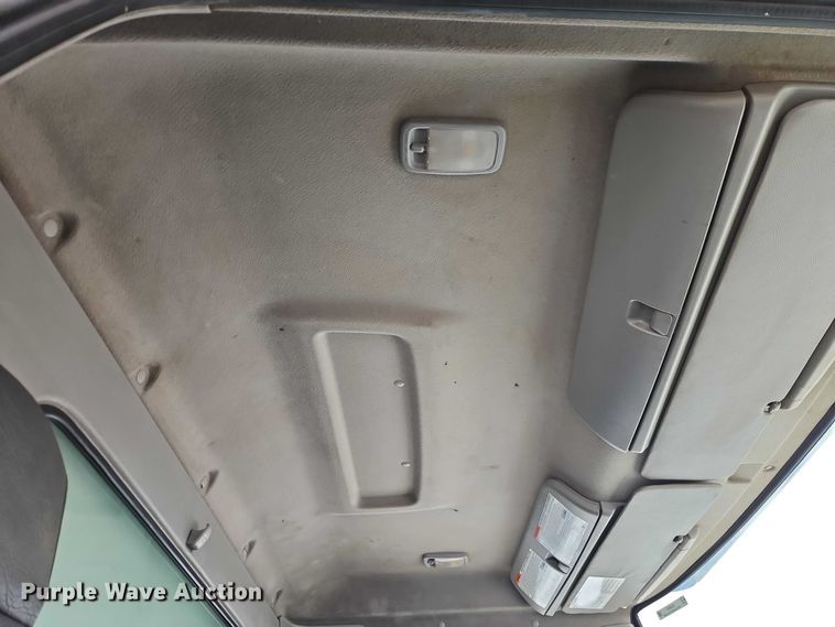 image for item EO4925 2011 Hino 268 box truck