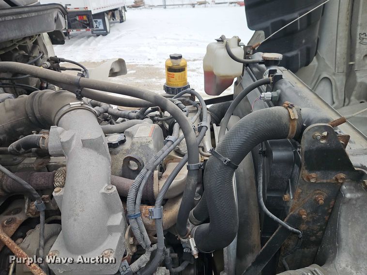 image for item EO4925 2011 Hino 268 box truck