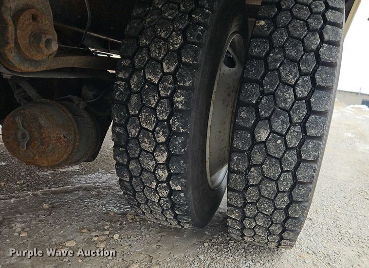 image for item EO4925 2011 Hino 268 box truck