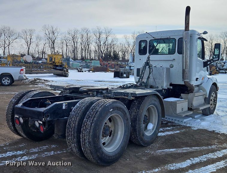 image for item EO4966 2018 Peterbilt 579 semi truck