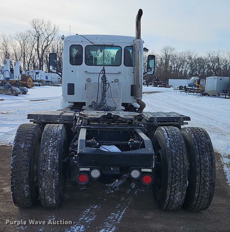 image for item EO4966 2018 Peterbilt 579 semi truck