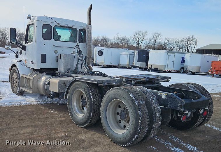 image for item EO4966 2018 Peterbilt 579 semi truck