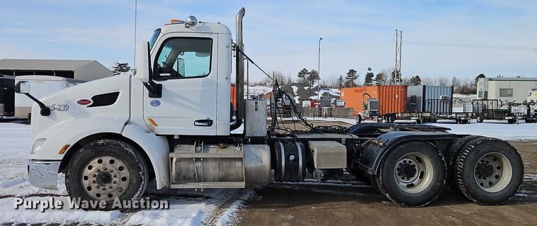 image for item EO4966 2018 Peterbilt 579 semi truck