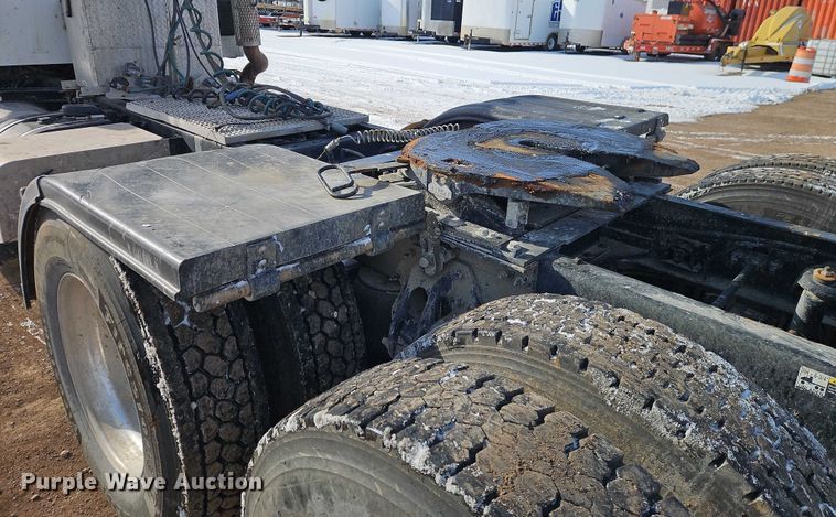 image for item EO4966 2018 Peterbilt 579 semi truck