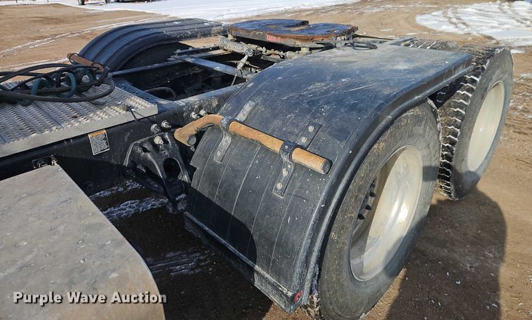 image for item EO4966 2018 Peterbilt 579 semi truck