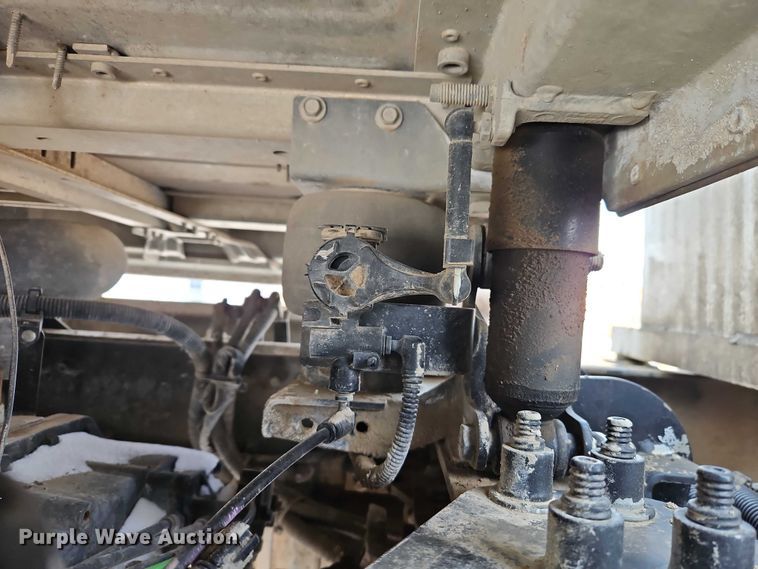 image for item EO4966 2018 Peterbilt 579 semi truck