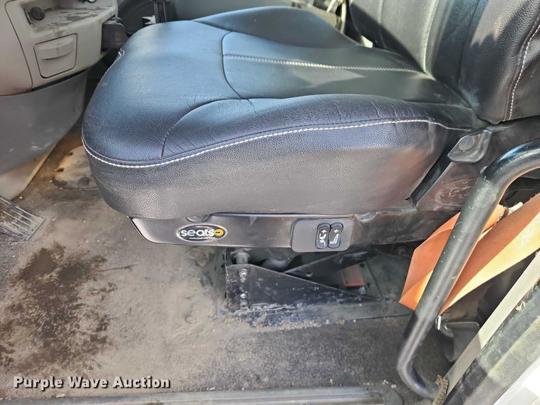 image for item EO4966 2018 Peterbilt 579 semi truck