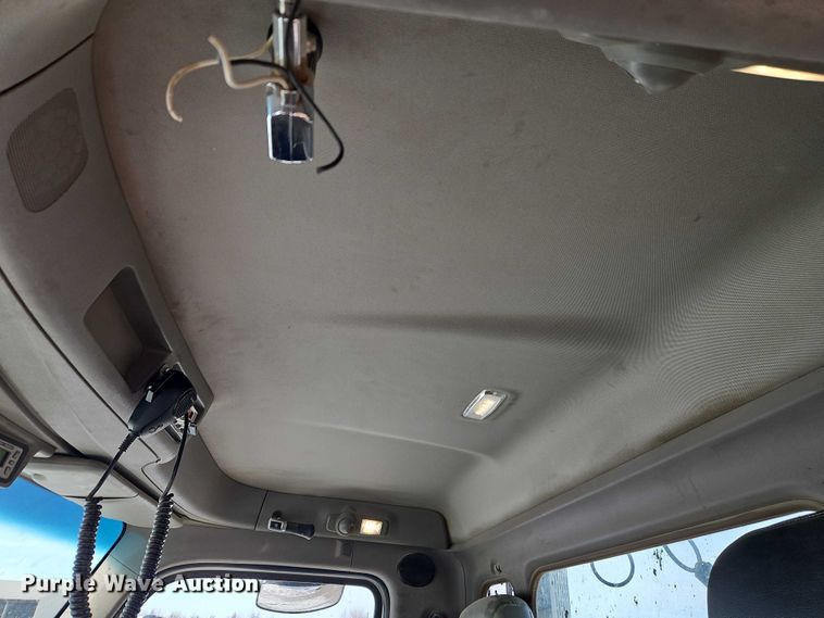 image for item EO4966 2018 Peterbilt 579 semi truck