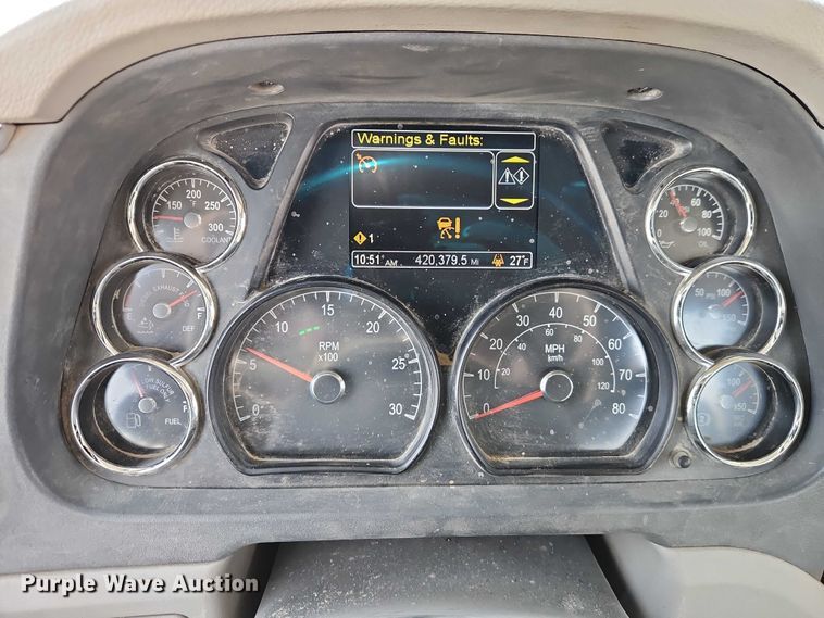 image for item EO4966 2018 Peterbilt 579 semi truck