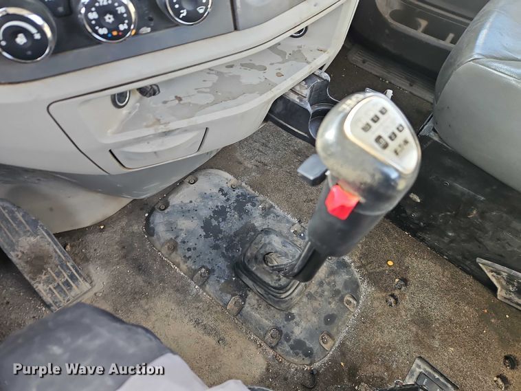 image for item EO4966 2018 Peterbilt 579 semi truck