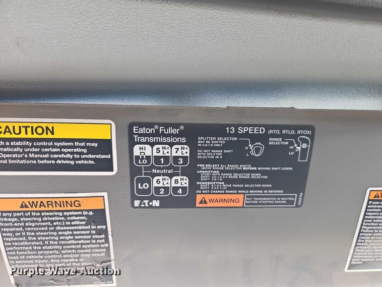 image for item EO4966 2018 Peterbilt 579 semi truck